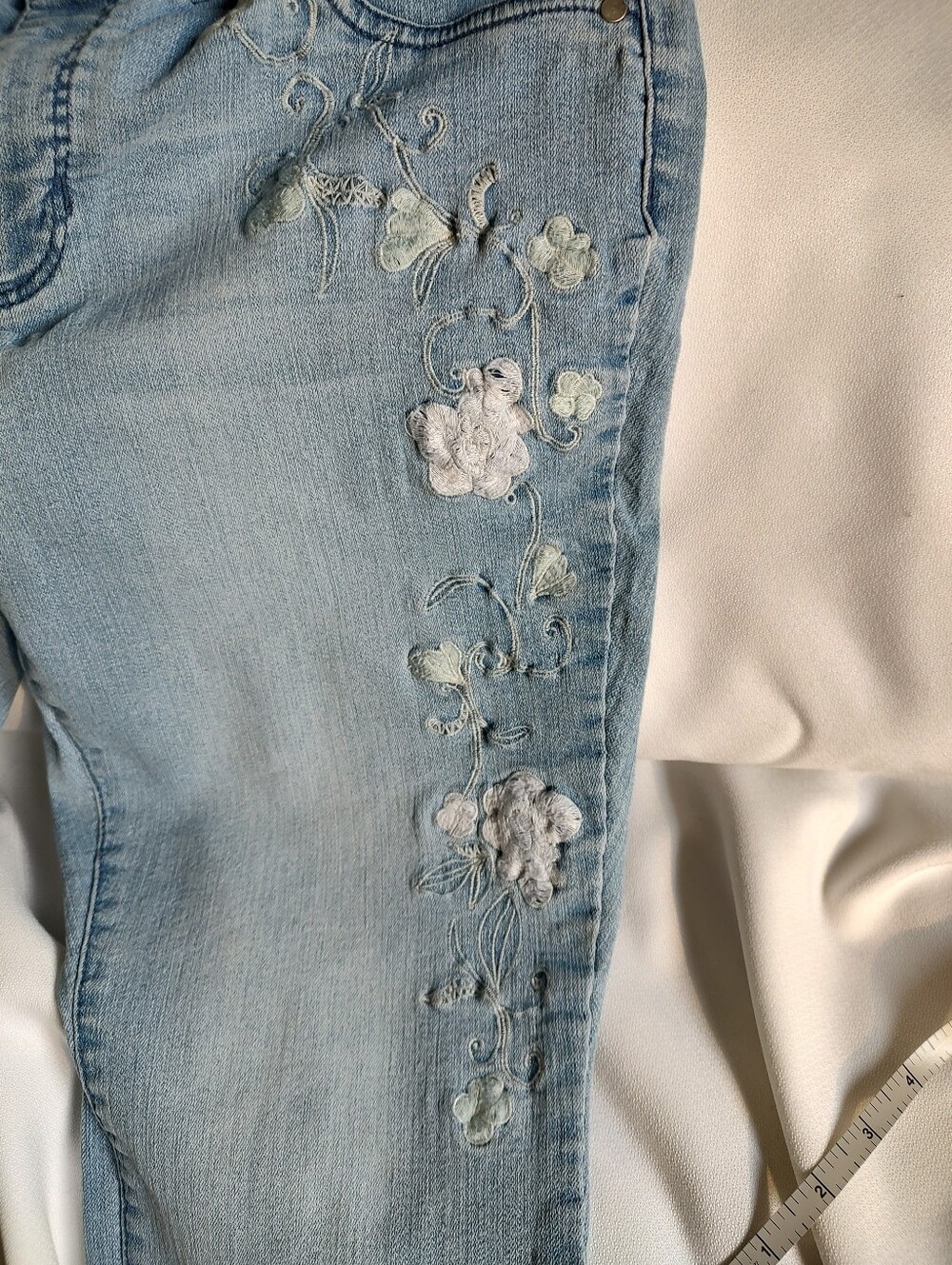 EUC D.Jeans Embroidered Jeans - Picture 3 of 11